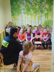 Przedszkole Żłobek Centrum Terapeutyczne | Limanowa Mordarka Przyszowa | skrzatek.eu|Wizyta STRAŻAKA w przedszkolu