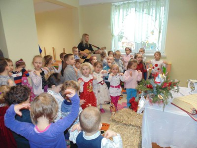 Przedszkole Żłobek Centrum Terapeutyczne | Limanowa Mordarka Przyszowa | skrzatek.eu|Dzień mamy i taty - słoneczka
