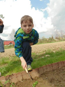 Przedszkole Żłobek Centrum Terapeutyczne | Limanowa Mordarka Przyszowa | skrzatek.eu|W naszym ogródku... siejemy i sadzimy