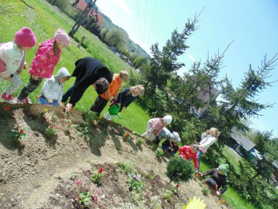 Przedszkole Żłobek Centrum Terapeutyczne | Limanowa Mordarka Przyszowa | skrzatek.eu|W naszym ogródku... siejemy i sadzimy