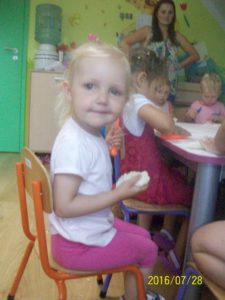 Przedszkole Żłobek Centrum Terapeutyczne | Limanowa Mordarka Przyszowa | skrzatek.eu|ZABAWY Z MASĄ SOLNĄ - ŻABKI :)