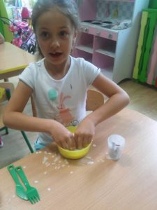 Przedszkole Żłobek Centrum Terapeutyczne | Limanowa Mordarka Przyszowa | skrzatek.eu|DZIEŃ Z MASAMI PLASTYCZNYMI - SKRZATKI :)