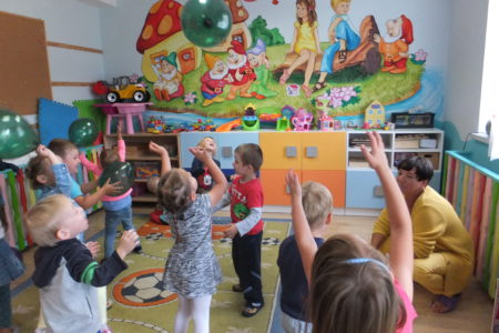 Przedszkole Żłobek Centrum Terapeutyczne | Limanowa Mordarka Przyszowa | skrzatek.eu|ZABAWY Z BALONIKIEM - SŁONECZKA :)