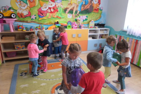 Przedszkole Żłobek Centrum Terapeutyczne | Limanowa Mordarka Przyszowa | skrzatek.eu|ZABAWY Z BALONIKIEM - SŁONECZKA :)