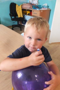 Przedszkole Żłobek Centrum Terapeutyczne | Limanowa Mordarka Przyszowa | skrzatek.eu|ZABAWY Z BALONIKIEM - SŁONECZKA :)