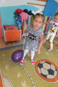 Przedszkole Żłobek Centrum Terapeutyczne | Limanowa Mordarka Przyszowa | skrzatek.eu|ZABAWY Z BALONIKIEM - SŁONECZKA :)
