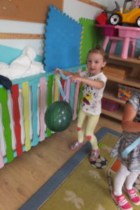Przedszkole Żłobek Centrum Terapeutyczne | Limanowa Mordarka Przyszowa | skrzatek.eu|ZABAWY Z BALONIKIEM - SŁONECZKA :)