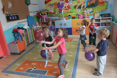 Przedszkole Żłobek Centrum Terapeutyczne | Limanowa Mordarka Przyszowa | skrzatek.eu|ZABAWY Z BALONIKIEM - SŁONECZKA :)