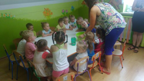 Przedszkole Żłobek Centrum Terapeutyczne | Limanowa Mordarka Przyszowa | skrzatek.eu|ZABAWY Z MASĄ SOLNĄ - ŻABKI :)