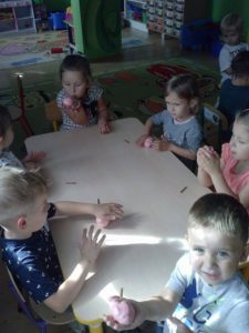 Przedszkole Żłobek Centrum Terapeutyczne | Limanowa Mordarka Przyszowa | skrzatek.eu|JESIENNE OWOCE - BIEDRONKI :)