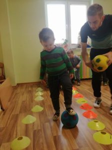 Przedszkole Żłobek Centrum Terapeutyczne | Limanowa Mordarka Przyszowa | skrzatek.eu|Kolejne zajęcia z piłki