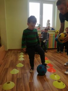 Przedszkole Żłobek Centrum Terapeutyczne | Limanowa Mordarka Przyszowa | skrzatek.eu|Kolejne zajęcia z piłki