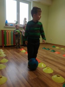 Przedszkole Żłobek Centrum Terapeutyczne | Limanowa Mordarka Przyszowa | skrzatek.eu|Kolejne zajęcia z piłki