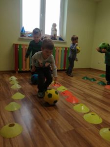 Przedszkole Żłobek Centrum Terapeutyczne | Limanowa Mordarka Przyszowa | skrzatek.eu|Kolejne zajęcia z piłki