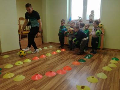 Przedszkole Żłobek Centrum Terapeutyczne | Limanowa Mordarka Przyszowa | skrzatek.eu|Kolejne zajęcia z piłki