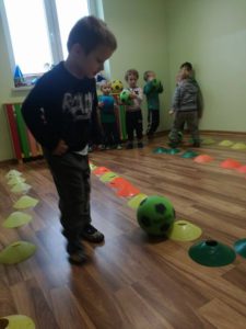 Przedszkole Żłobek Centrum Terapeutyczne | Limanowa Mordarka Przyszowa | skrzatek.eu|Kolejne zajęcia z piłki