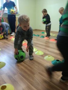 Przedszkole Żłobek Centrum Terapeutyczne | Limanowa Mordarka Przyszowa | skrzatek.eu|Kolejne zajęcia z piłki