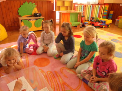 Przedszkole Żłobek Centrum Terapeutyczne | Limanowa Mordarka Przyszowa | skrzatek.eu|Kółko plastyczne - malowanie na cukrze