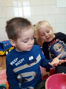 Przedszkole Żłobek Centrum Terapeutyczne | Limanowa Mordarka Przyszowa | skrzatek.eu|Sztuczny śnieg - Motylki