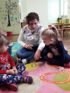 Przedszkole Żłobek Centrum Terapeutyczne | Limanowa Mordarka Przyszowa | skrzatek.eu|Sztuczny śnieg - Motylki