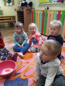 Przedszkole Żłobek Centrum Terapeutyczne | Limanowa Mordarka Przyszowa | skrzatek.eu|Sztuczny śnieg - Motylki