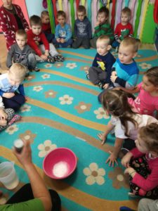 Przedszkole Żłobek Centrum Terapeutyczne | Limanowa Mordarka Przyszowa | skrzatek.eu|Sztuczny śnieg na trzy sposoby - SŁONECZKA