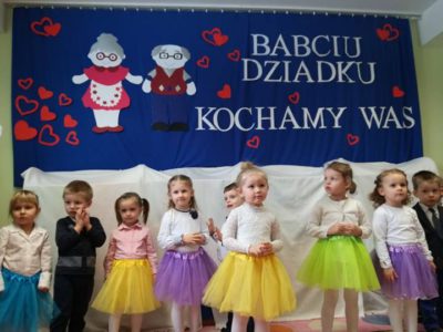 Przedszkole Żłobek Centrum Terapeutyczne | Limanowa Mordarka Przyszowa | skrzatek.eu|DZIEŃ BABCI I DZIADKA - ŻABKI