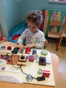 Przedszkole Żłobek Centrum Terapeutyczne | Limanowa Mordarka Przyszowa | skrzatek.eu|Poranne zabawy w słoneczkach