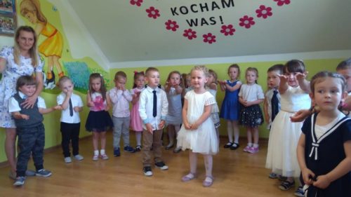 Przedszkole Żłobek Centrum Terapeutyczne | Limanowa Mordarka Przyszowa | skrzatek.eu|Dzień Mamy i Taty - żabki