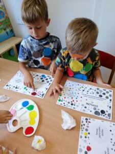 Przedszkole Żłobek Centrum Terapeutyczne | Limanowa Mordarka Przyszowa | skrzatek.eu|Dzień Kropki w grupie Misiów