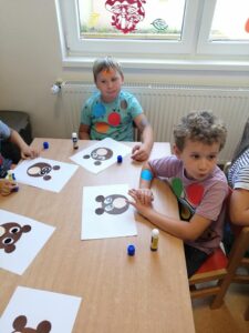 Przedszkole Żłobek Centrum Terapeutyczne | Limanowa Mordarka Przyszowa | skrzatek.eu|Dzień Kropki w grupie Misiów