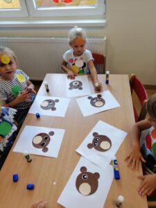 Przedszkole Żłobek Centrum Terapeutyczne | Limanowa Mordarka Przyszowa | skrzatek.eu|Dzień Kropki w grupie Misiów