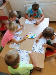 Przedszkole Żłobek Centrum Terapeutyczne | Limanowa Mordarka Przyszowa | skrzatek.eu|Dzień Kropki w grupie Misiów