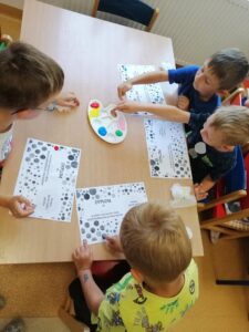 Przedszkole Żłobek Centrum Terapeutyczne | Limanowa Mordarka Przyszowa | skrzatek.eu|Dzień Kropki w grupie Misiów