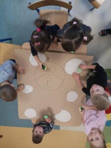 Przedszkole Żłobek Centrum Terapeutyczne | Limanowa Mordarka Przyszowa | skrzatek.eu|Dzień Pluszowego Misia w grupie Motylków