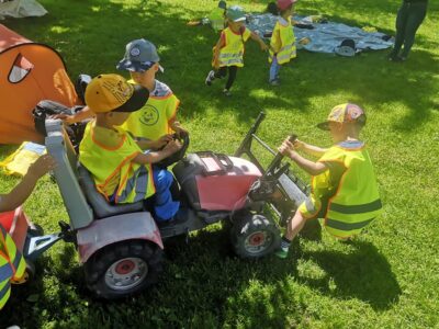 Przedszkole Żłobek Centrum Terapeutyczne | Limanowa Mordarka Przyszowa | skrzatek.eu|Wycieczka Motylków na wieś