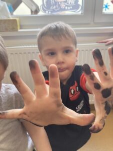 Przedszkole Żłobek Centrum Terapeutyczne | Limanowa Mordarka Przyszowa | skrzatek.eu|Innowacja pedagogiczna „Artystyczne Misie”🧸