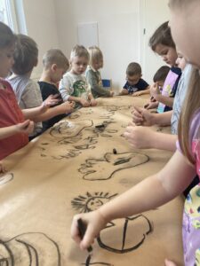 Przedszkole Żłobek Centrum Terapeutyczne | Limanowa Mordarka Przyszowa | skrzatek.eu|Innowacja pedagogiczna „Artystyczne Misie”🧸