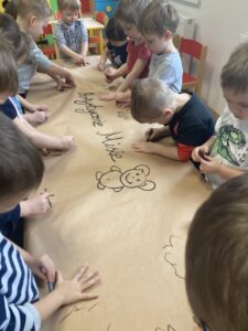 Przedszkole Żłobek Centrum Terapeutyczne | Limanowa Mordarka Przyszowa | skrzatek.eu|Innowacja pedagogiczna „Artystyczne Misie”🧸