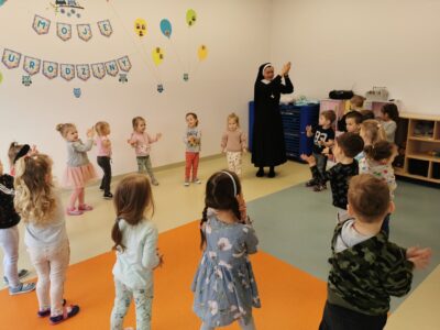 Przedszkole Żłobek Centrum Terapeutyczne | Limanowa Mordarka Przyszowa | skrzatek.eu|Religia