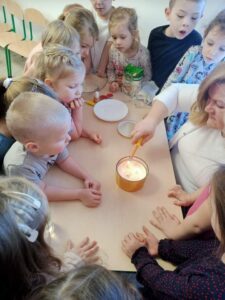 Przedszkole Żłobek Centrum Terapeutyczne | Limanowa Mordarka Przyszowa | skrzatek.eu|Kółko badawczo – eksperymentalne „Mali odkrywcy”