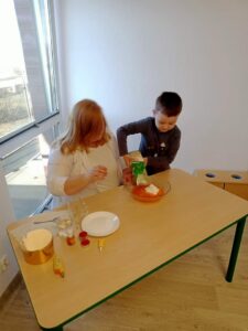 Przedszkole Żłobek Centrum Terapeutyczne | Limanowa Mordarka Przyszowa | skrzatek.eu|Kółko badawczo – eksperymentalne „Mali odkrywcy”