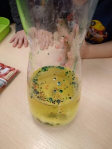 Przedszkole Żłobek Centrum Terapeutyczne | Limanowa Mordarka Przyszowa | skrzatek.eu|Kółko badawczo – eksperymentalne „Mali odkrywcy”