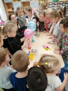 Przedszkole Żłobek Centrum Terapeutyczne | Limanowa Mordarka Przyszowa | skrzatek.eu|Kółko badawczo – eksperymentalne „Mali odkrywcy”