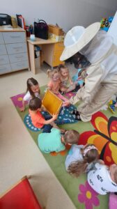 Przedszkole Żłobek Centrum Terapeutyczne | Limanowa Mordarka Przyszowa | skrzatek.eu|Światowy Dzień Pszczół
