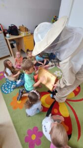 Przedszkole Żłobek Centrum Terapeutyczne | Limanowa Mordarka Przyszowa | skrzatek.eu|Światowy Dzień Pszczół