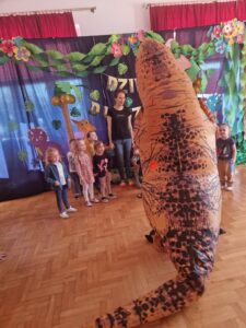 Przedszkole Żłobek Centrum Terapeutyczne | Limanowa Mordarka Przyszowa | skrzatek.eu|Dzień dinozaura 🦖🦕