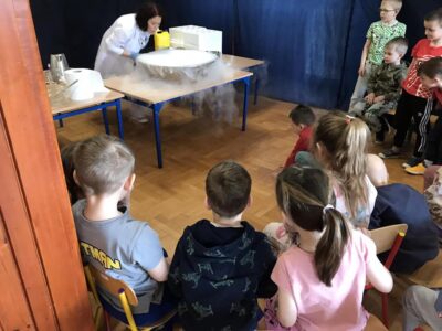 Przedszkole Żłobek Centrum Terapeutyczne | Limanowa Mordarka Przyszowa | skrzatek.eu|Eksperymenty z udziałem sztucznego lodu