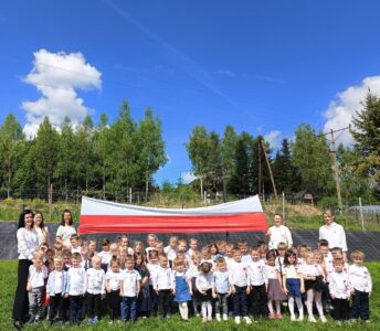 Przedszkole Żłobek Centrum Terapeutyczne | Limanowa Mordarka Przyszowa | skrzatek.eu|Witaj maj, 3 maj 🇵🇱🤍❤️