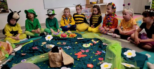 Przedszkole Żłobek Centrum Terapeutyczne | Limanowa Mordarka Przyszowa | skrzatek.eu|Majowa łąka w wykonaniu dzieci